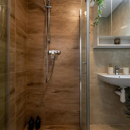 Lejlighed Brand New With Balcony - Center *