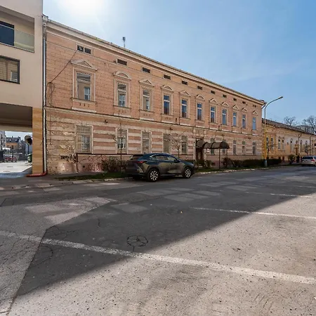 Apartment Brand New With Balcony - Center