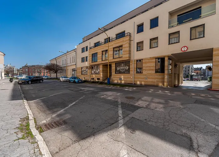 Lejlighed Brand New With Balcony - Center *